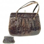 <p>※※※こちらは以前のブログに掲載していた内容です※※※ こんにちは。 プリマベーラ店　店長の井口です。 紫陽花が大輪の花を咲かせる頃となりました。 このような梅雨の時期は特にご使用されなくても一度バッグを出されて風通しの [...]</p>
